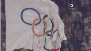 Drapeau Olympique au vent