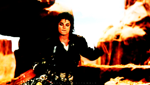 Michael Jackson tourne sui lui-même