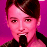 Alizée chante rose