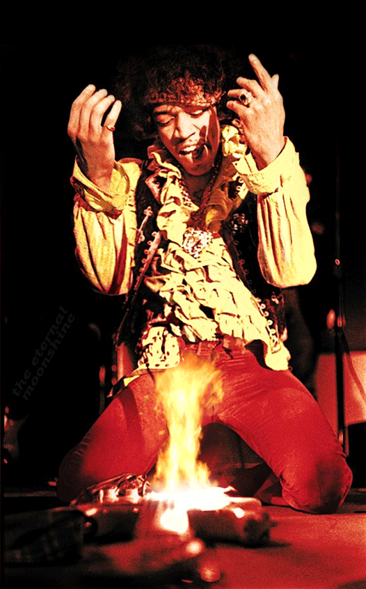 Jimi Hendrix brûle sa guitare
