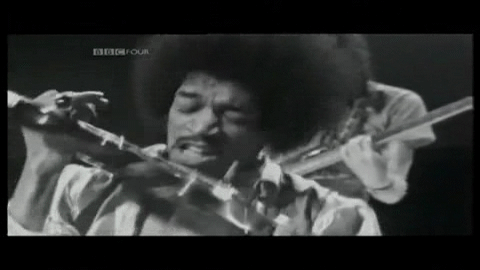 Jimi Hendrix joue avec les dents