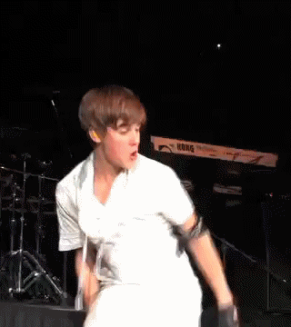 Justin Bieber danse du train