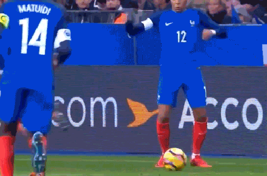 Kylian Mbappé dribble