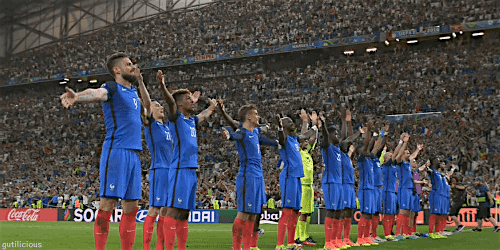 les Bleus clapping