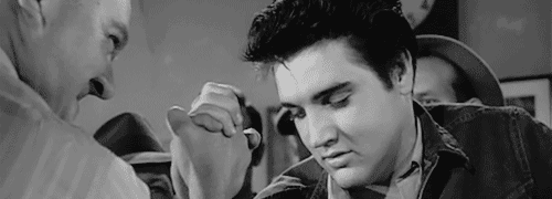 Elvis Presley bras de fer