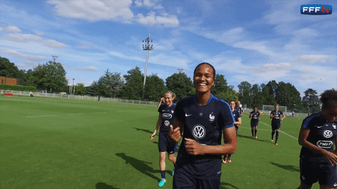 Les Bleues clapping