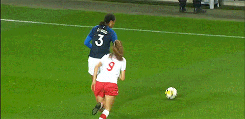 Wendie Renard feinte