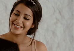 Leïla Bekhti sourire