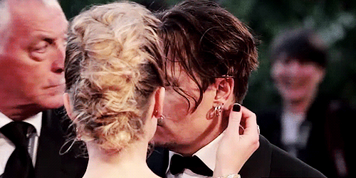 Johnny Depp et Amber Heard bisou