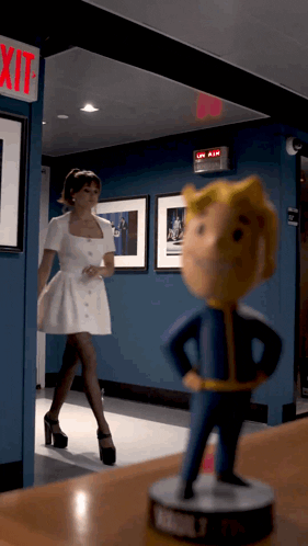 Ella Purnell et Vault Boy